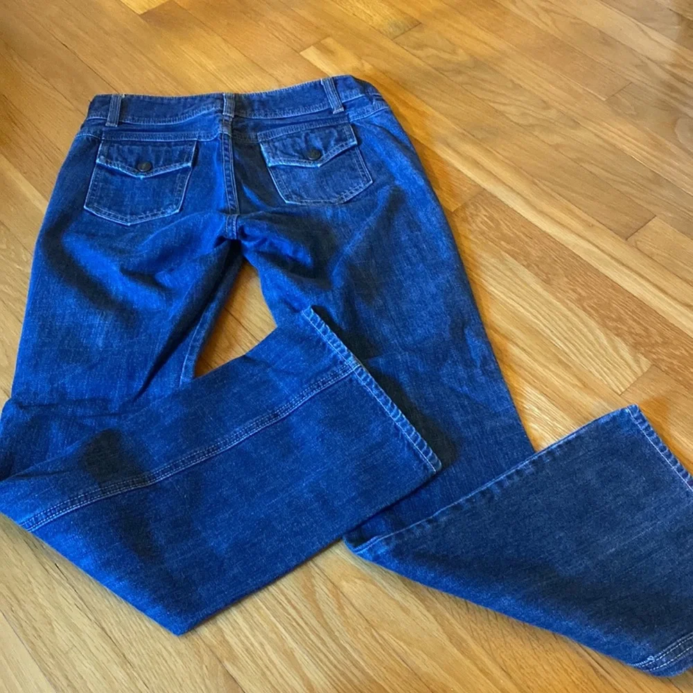Classic GAP Low‑Rise Bootcut Jeans — Size 2, Gorgeous Blue Wash - Picture 5 of 9